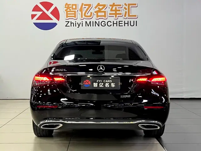 Mercedes-Benz E-Class — Фото автомобиля 12