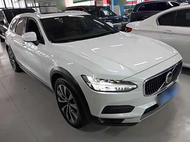Volvo V90 — Фото автомобиля 3