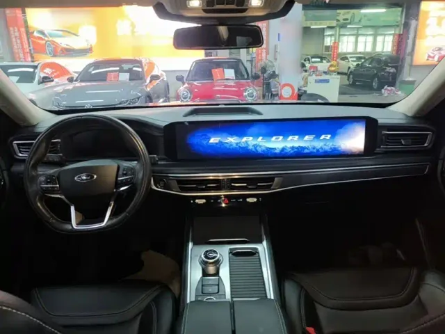 Ford Explorer — Фото автомобиля 9