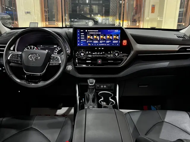 Toyota Highlander — Фото автомобиля 19