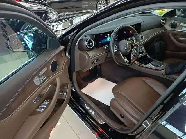 Mercedes-Benz E-Class — Фото автомобиля 15