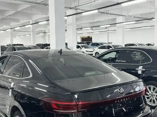 Volkswagen Passat — Фото автомобиля 12
