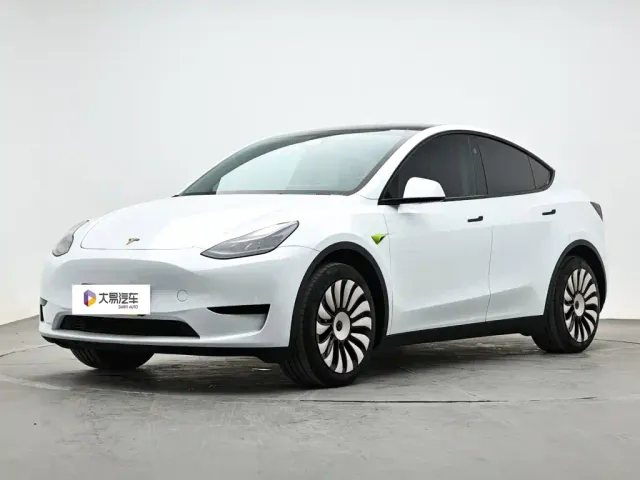 Фотография автомобиля — Tesla Model Y