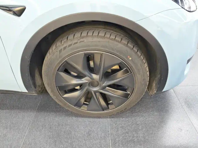 Tesla Model Y — Фото автомобиля 6