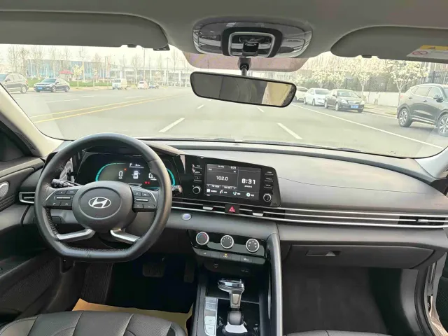 Hyundai Elantra — Фото автомобиля 4