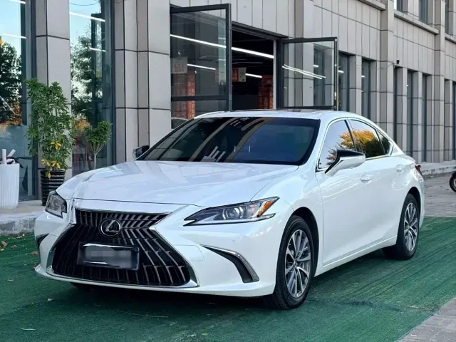 Фотография автомобиля — Lexus ES