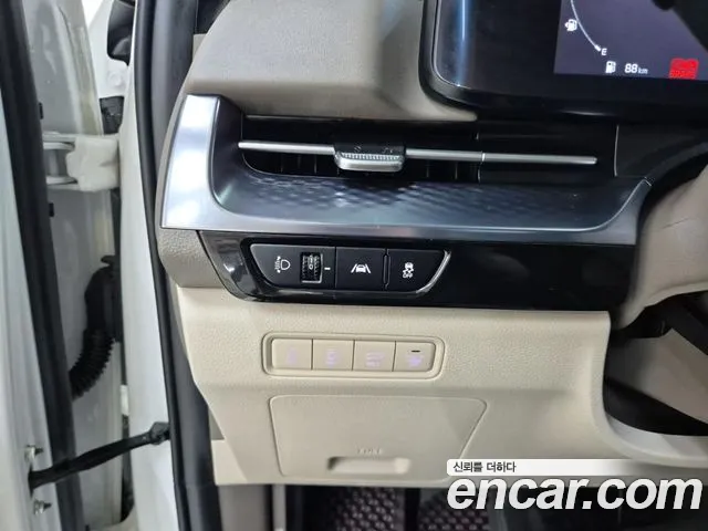 Kia Carnival Generation 4 — Фото автомобиля 17