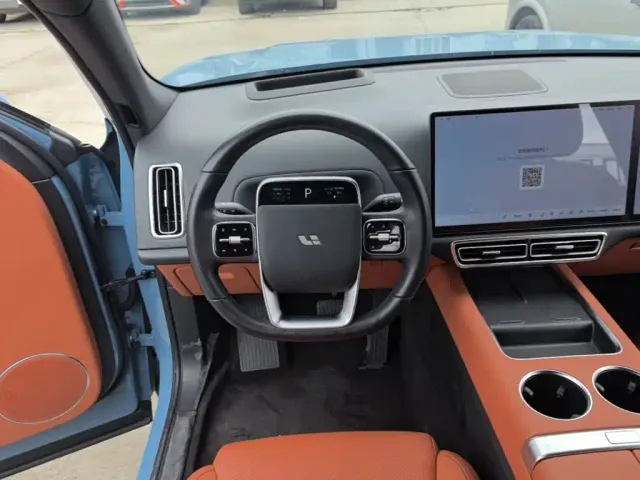 Li Auto L7 — Фото автомобиля 10