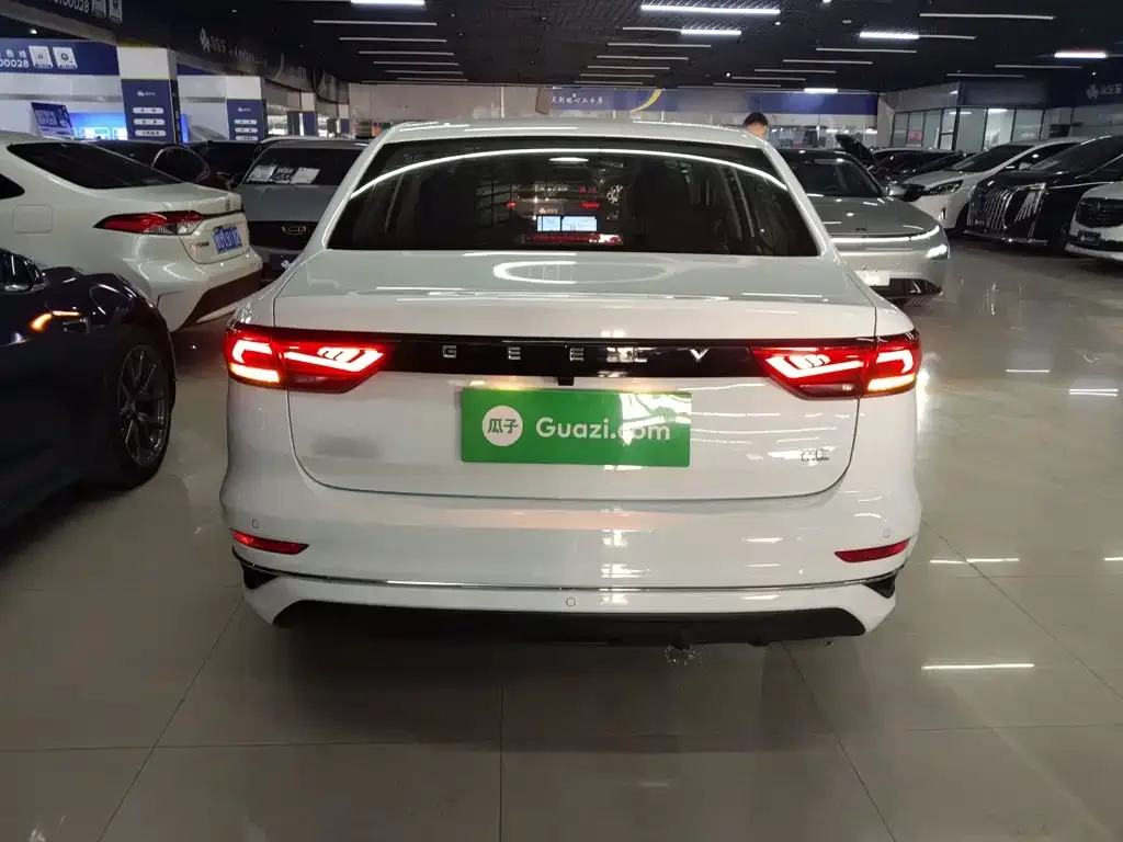 Geely Emgrand 2025 4th Gen 1.5L CVT Soaring Dragon Edition — Фото автомобиля 5