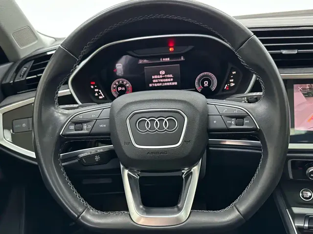 Audi Q3 — Фото автомобиля 11