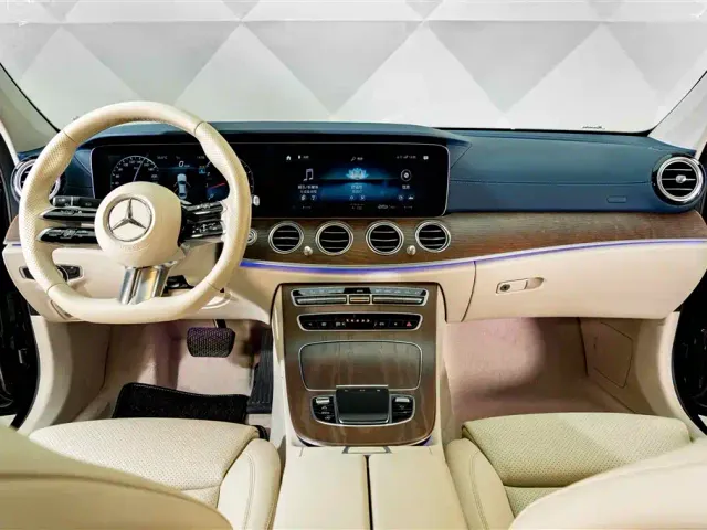 Mercedes-Benz E-Class — Фото автомобиля 12