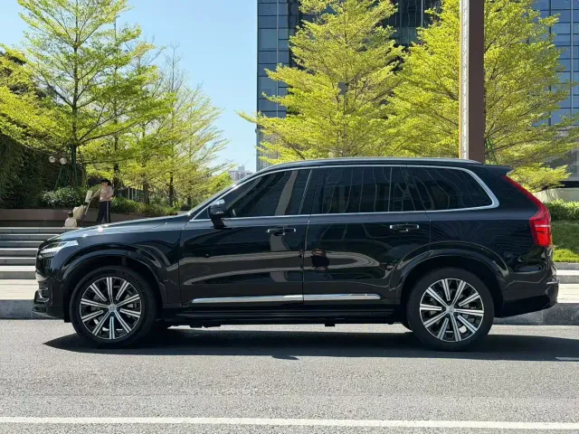 Volvo XC90 — Фото автомобиля 6