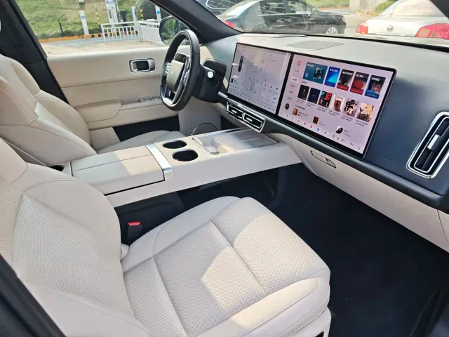 Li Auto L9 — Фото автомобиля 18