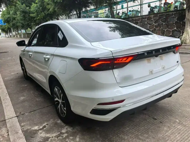 Geely Emgrand — Фото автомобиля 4