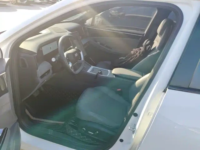 Geely Galaxy L7 — Фото автомобиля 14