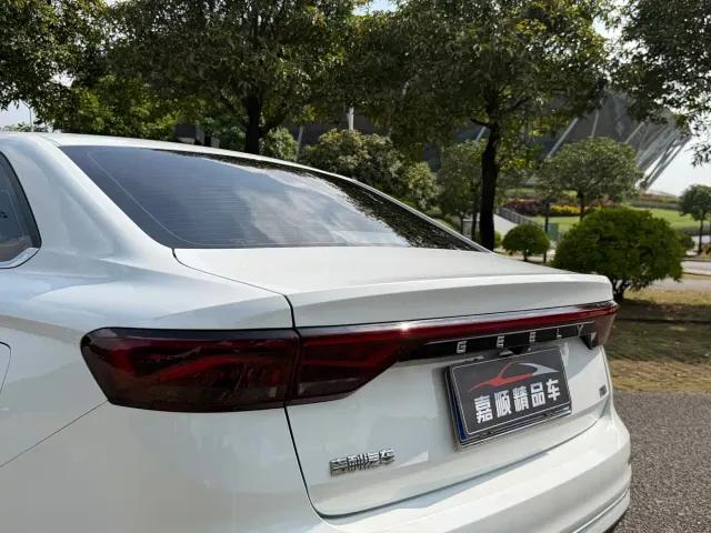 Geely Emgrand — Фото автомобиля 18
