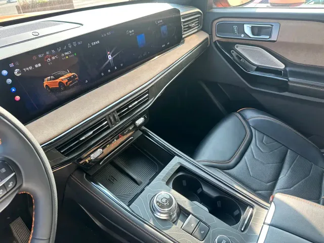 Ford Explorer — Фото автомобиля 7