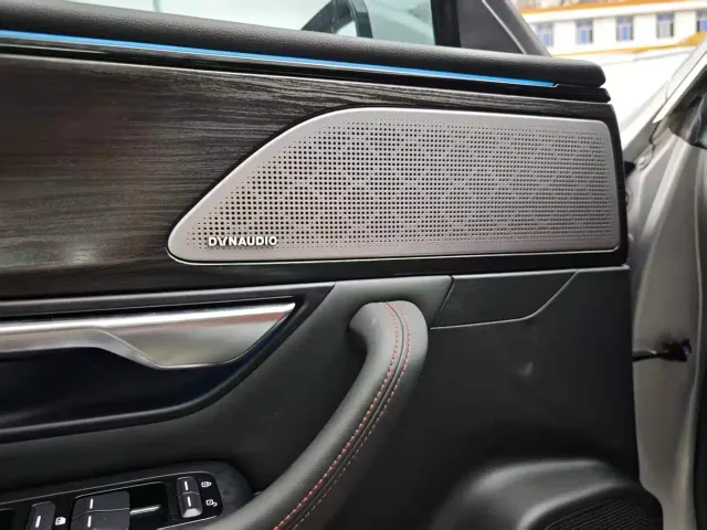 Xpeng P7 — Фото автомобиля 9