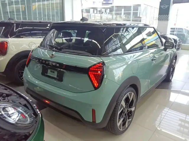 MINI Hatch — Фото автомобиля 6