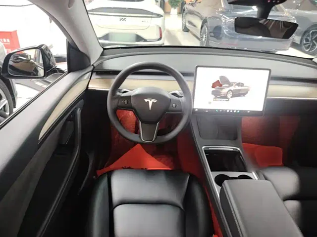 Tesla Model Y — Фото автомобиля 6