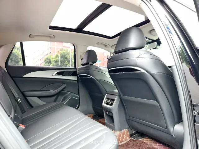 Hongqi H5 — Фото автомобиля 10