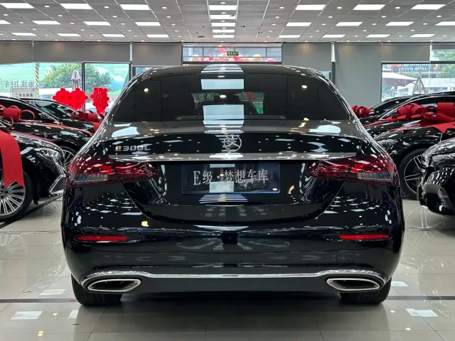 Mercedes-Benz E-Class — Фото автомобиля 12