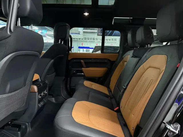 Land Rover Defender — Фото автомобиля 5