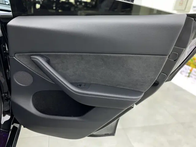 Tesla Model Y — Фото автомобиля 28