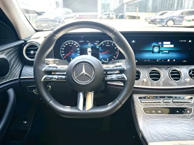 Mercedes-Benz E-Class — Фото автомобиля 7