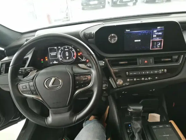 Lexus ES — Фото автомобиля 9