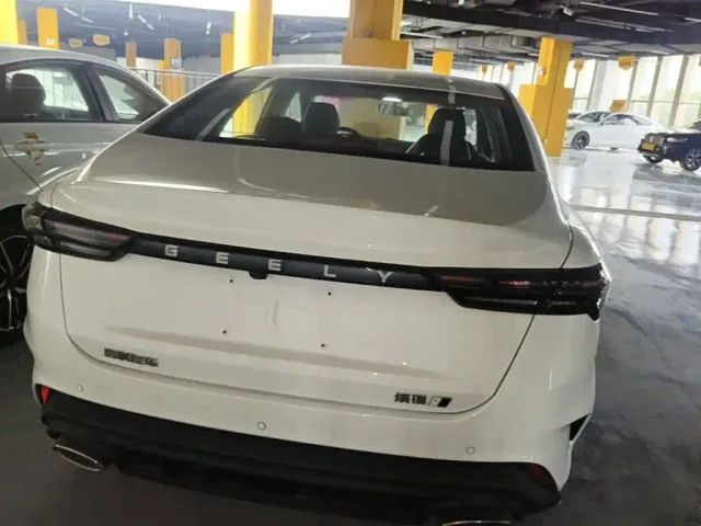 Geely Binrui — Фото автомобиля 3