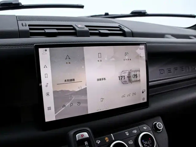 Land Rover Defender — Фото автомобиля 8