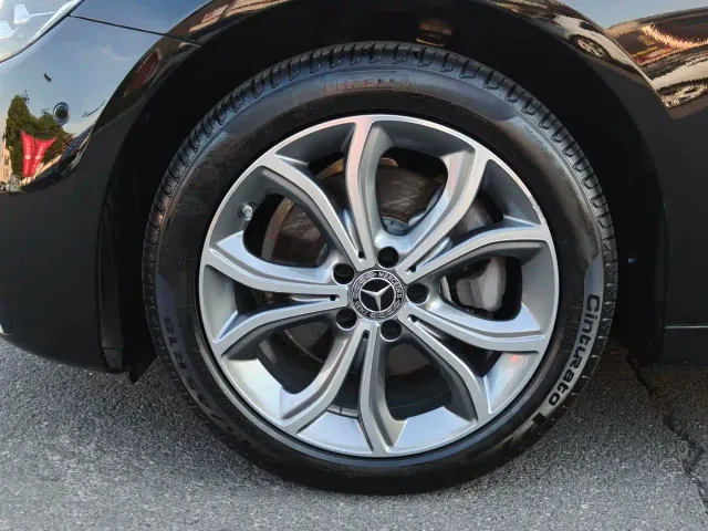 Mercedes-Benz E-Class — Фото автомобиля 13