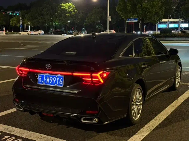 Toyota Avalon — Фото автомобиля 8