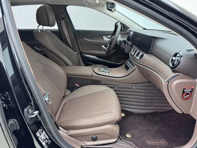 Mercedes-Benz E-Class — Фото автомобиля 3