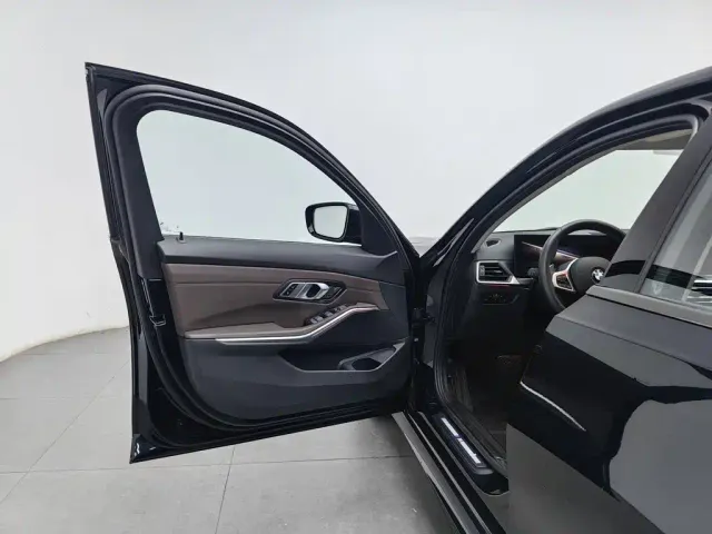 BMW 3 Series — Фото автомобиля 8