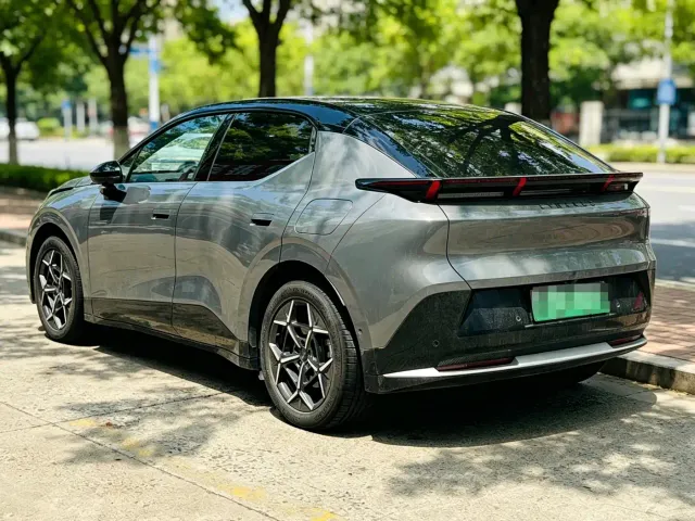 Lynk & Co Z20 — Фото автомобиля 6