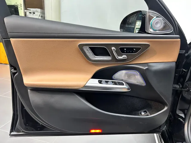 Mercedes-Benz E-Class — Фото автомобиля 20