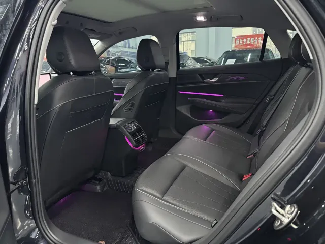 Volkswagen Passat — Фото автомобиля 5