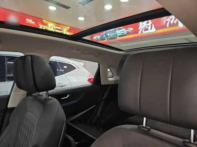 Hongqi HS5 — Фото автомобиля 15