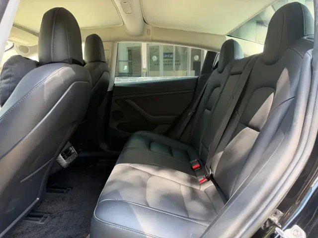 Tesla Model 3 — Фото автомобиля 3