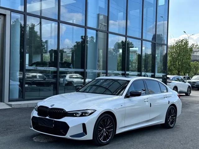 Фотография автомобиля — BMW 3 Series