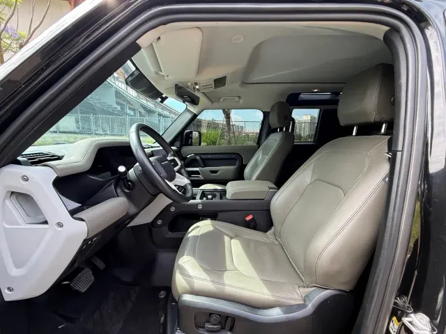 Land Rover Defender — Фото автомобиля 6