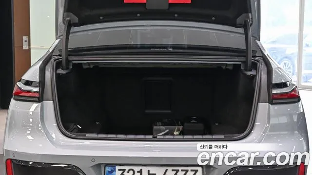 BMW 7 Series G70 — Фото автомобиля 7
