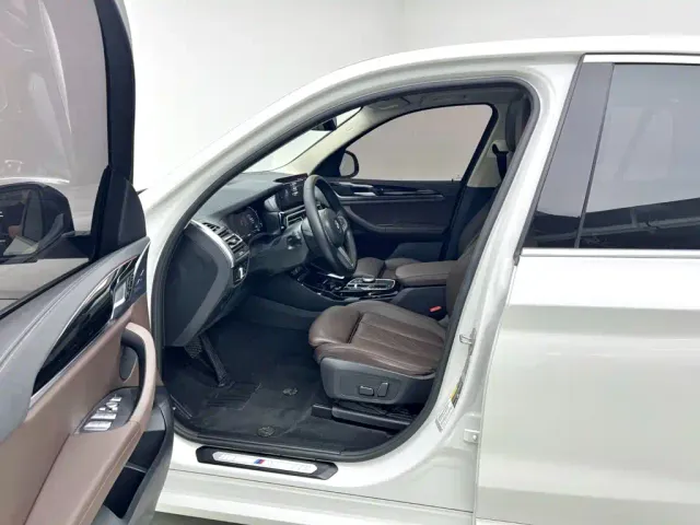 BMW BMW iX3 2024 Leading Edition — Фото автомобиля 13