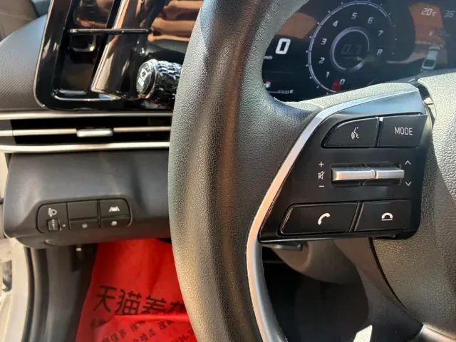Hyundai Elantra — Фото автомобиля 12