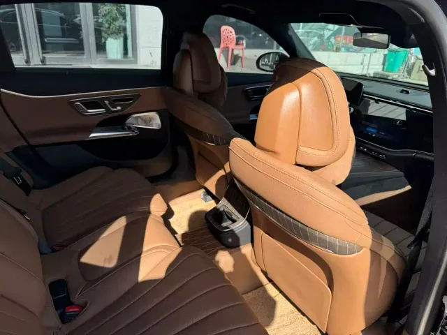 Mercedes-Benz E-Class — Фото автомобиля 7