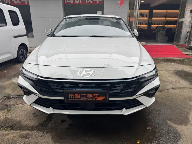 Hyundai Elantra — Фото автомобиля 2
