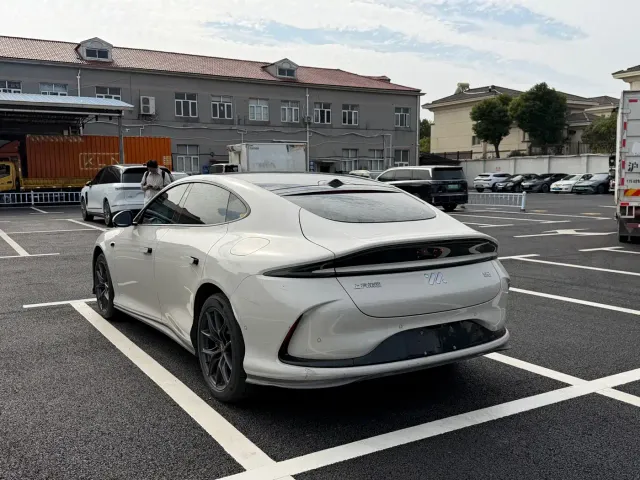 IM Motors L6 — Фото автомобиля 8