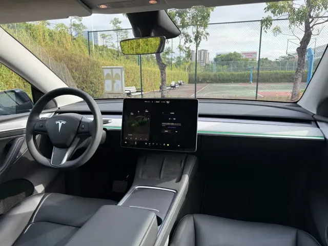 Tesla Model Y — Фото автомобиля 6